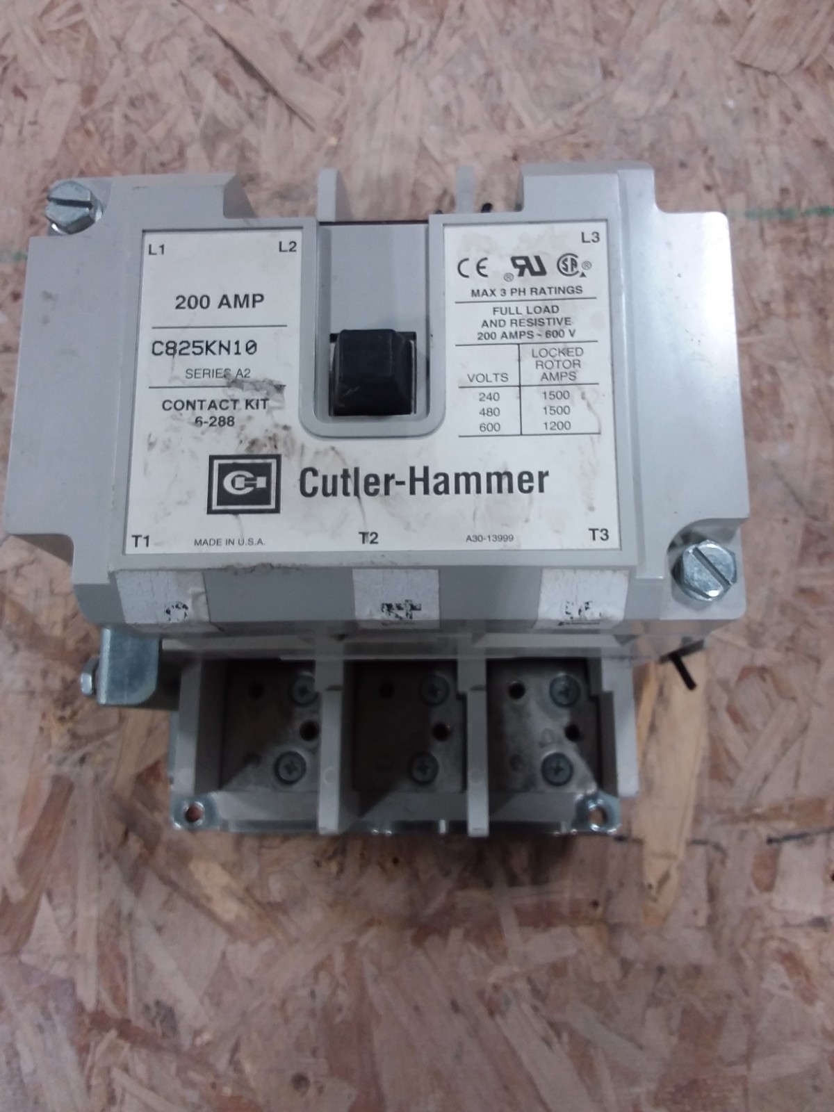 Cutler Hammer C825KN10 200 Amp 600V 3 Pole 120 Volt Coil Contactor