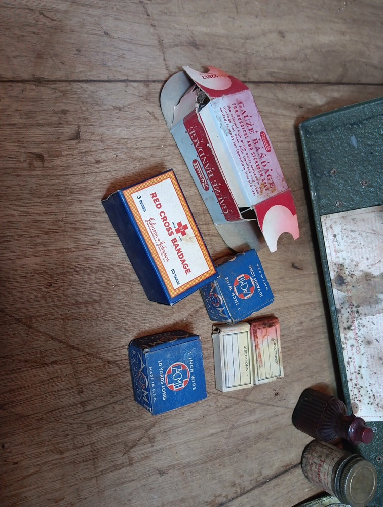 Antique first aid kit Burns Us fire equipment co Sprayer atomizer