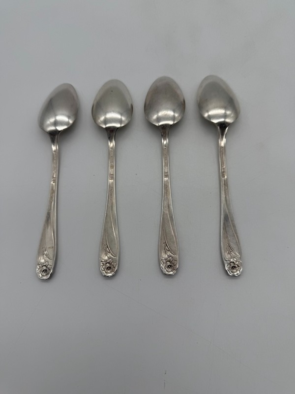 Set of 4 1847 Rogers Bros Daffodil Silver Plate Teaspoons 6"