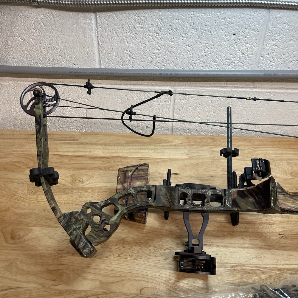Bowtech Compound Bow 70lb - 28in - READ