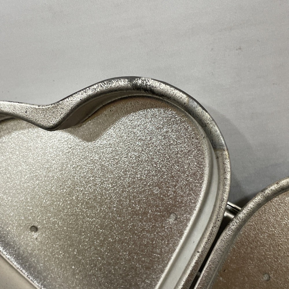 Fox Run Linked Heart Cake Pan - Pre-Owned