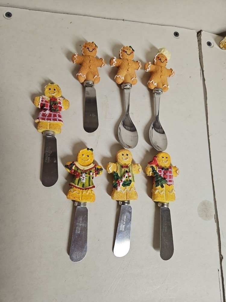 GINGERBREAD SERVINGS SPOONS & SPREADERS-Different Sets, 5 Spreaders 2 Spoons