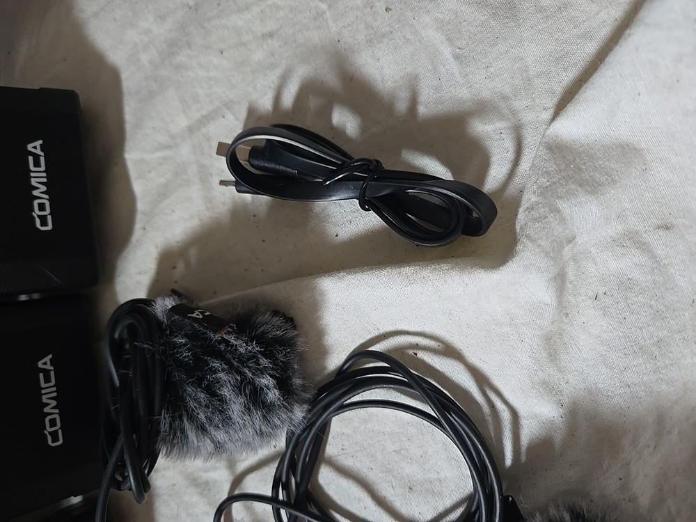 Comica CVM-WM100-PLUS RX Wireless Microphone system Case Mic USB Cable