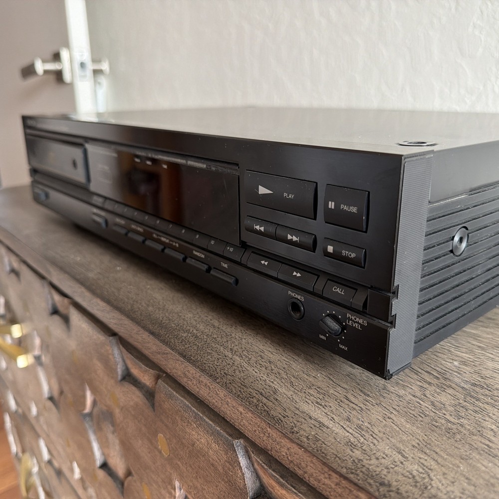 Denon DCD-810 PCM Audio Technology Double Super Linear Converter CD Player