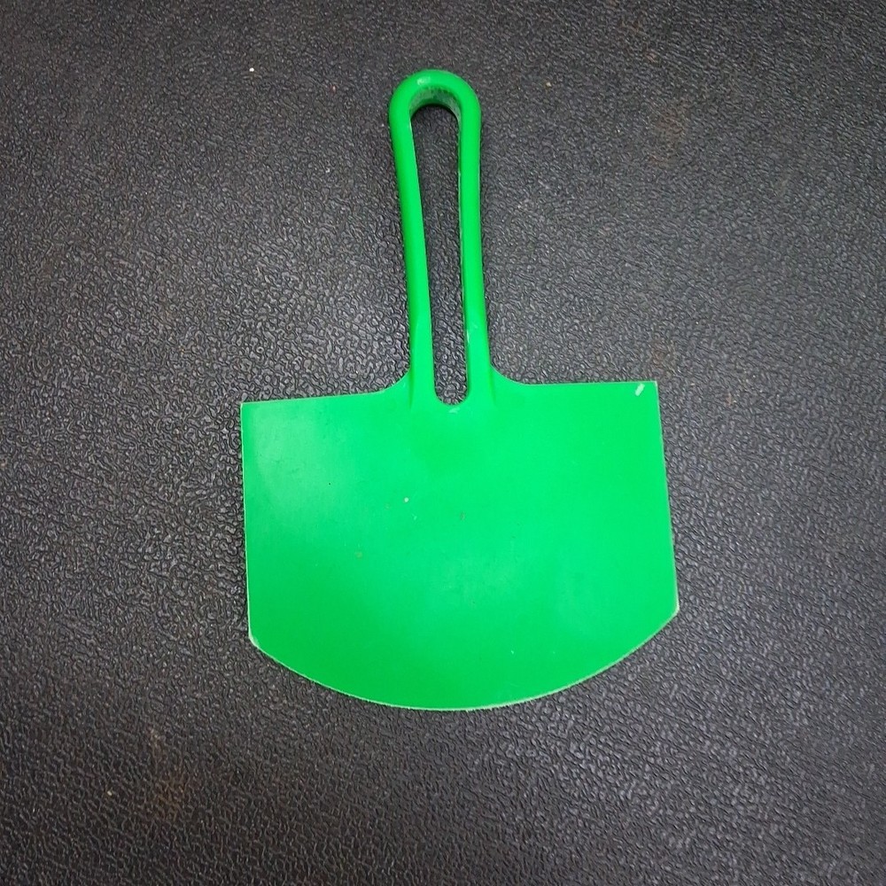 Scoop -N- Scrape Green Round Front Plastic Bucket Scraper