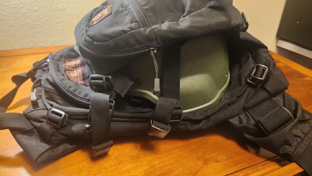 Camelbak Maximum Gear Transformer Black Hydration Backpack Cover w Bladder 64oz