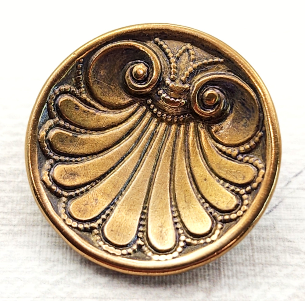 Seashell ~ Antique Realistic Brass Scallop Shell Button ~ just under 15/16"