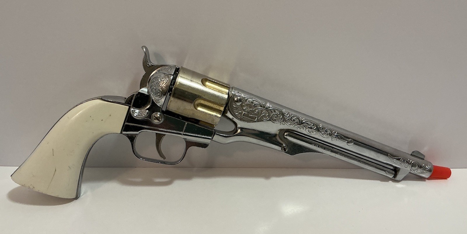 VINTAGE HUBLEY COLT 45 CAP GUN W/ 6 ORIGINAL BULLETS & 4 BOXES OF STALLION CAPS