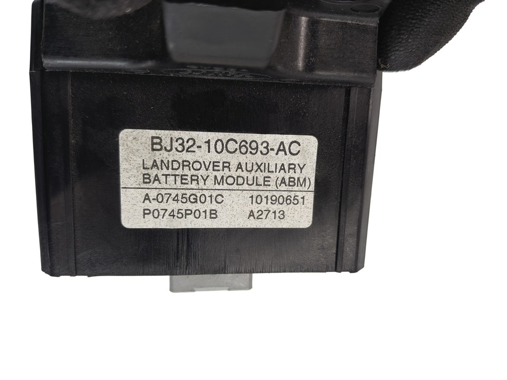 2013 RANGE ROVER EVOQUE (L538) 2.0L ENGINE AUXILIARY BATTERY w/ MOUNT BRACKET