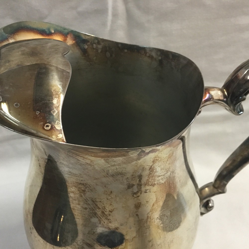 VINTAGE ONEIDA SILVER PLATED WATER PITCHER WITH ICE CATCHER