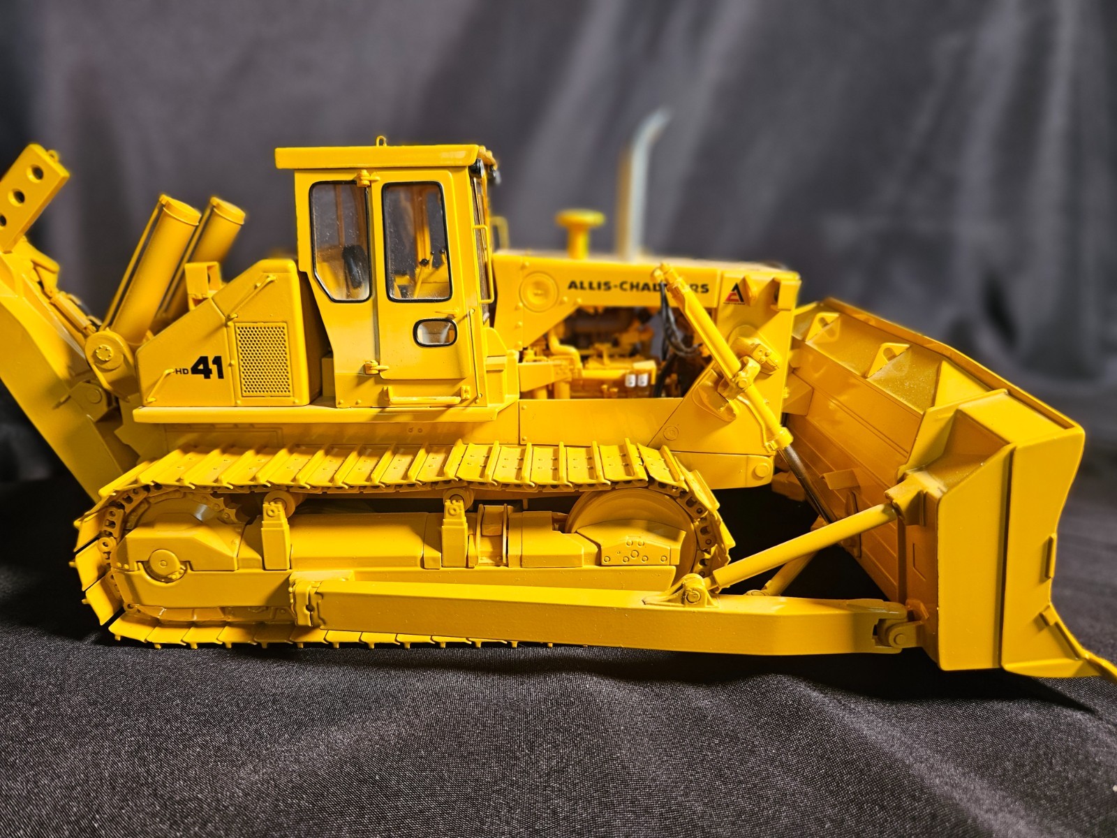 First Gear Allis-Chalmer HD41 Bulldozer with Ripper Yellow 1:25 Scale Inv. #6018