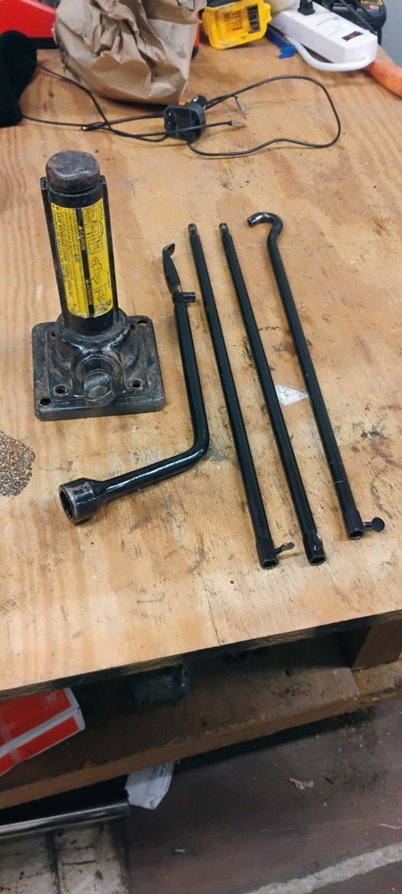 Toyota Tundra Jack Kit Tools Asembly OEM