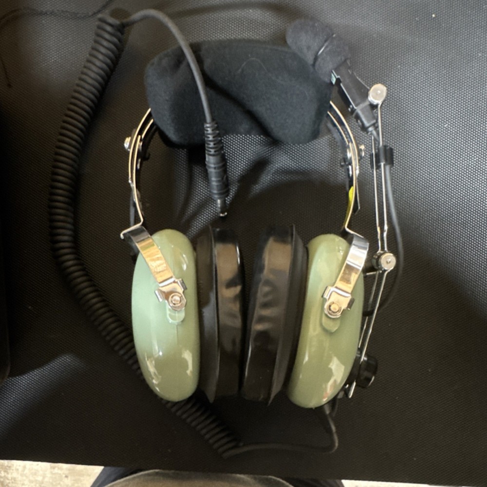 David Clark H10-76 Aviation Headset In Apache Pelican Case