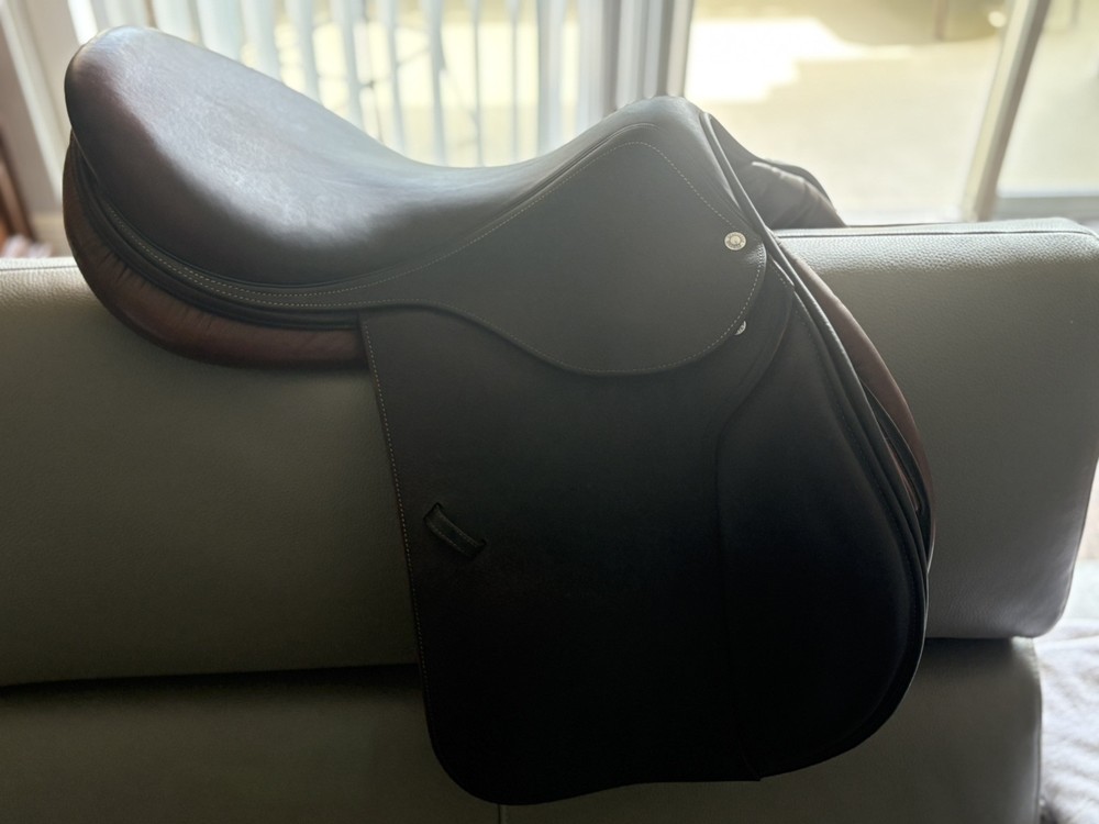 devoucoux saddle 18