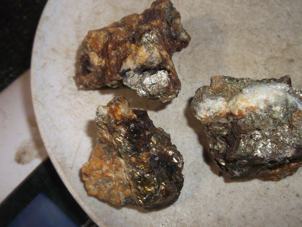 Gold, silver, copper, 84 grams samples ,ore high grade .