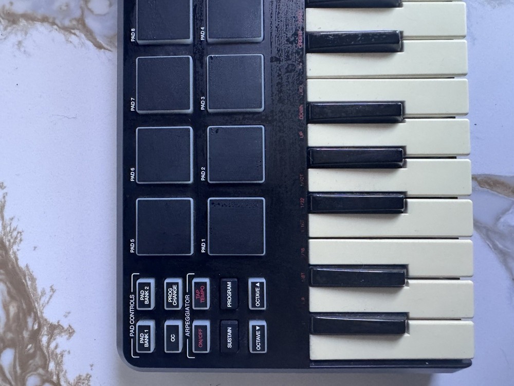 Akai MPK mini Controller