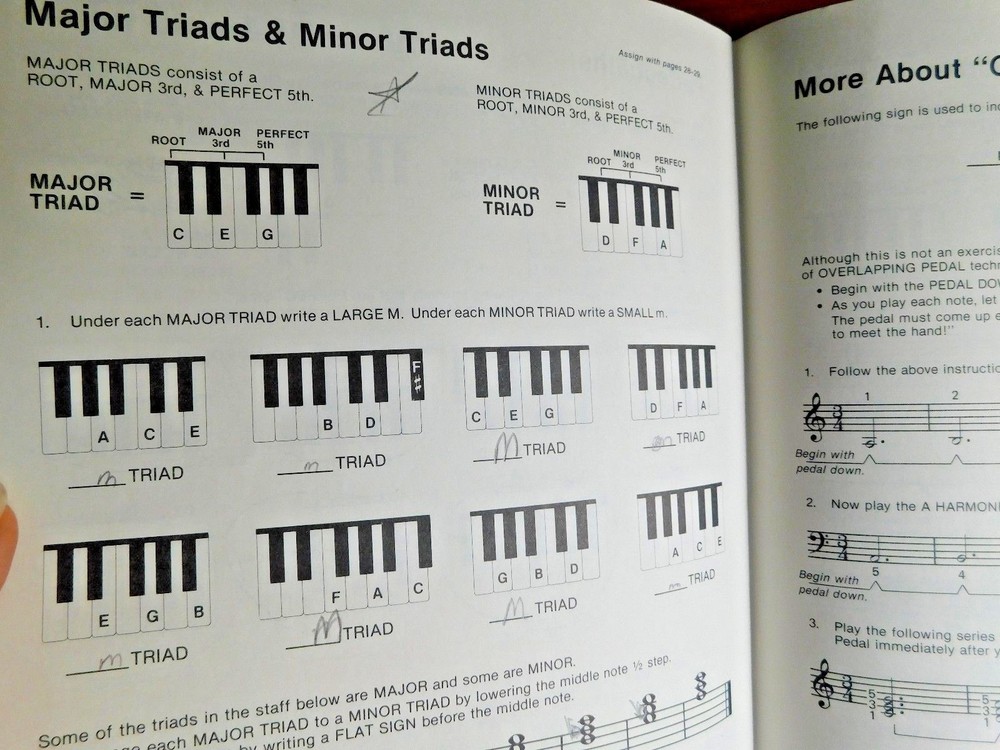 Alfred's Basic Piano Library - Piano Theory Book Level 3 - 1982 Instruction