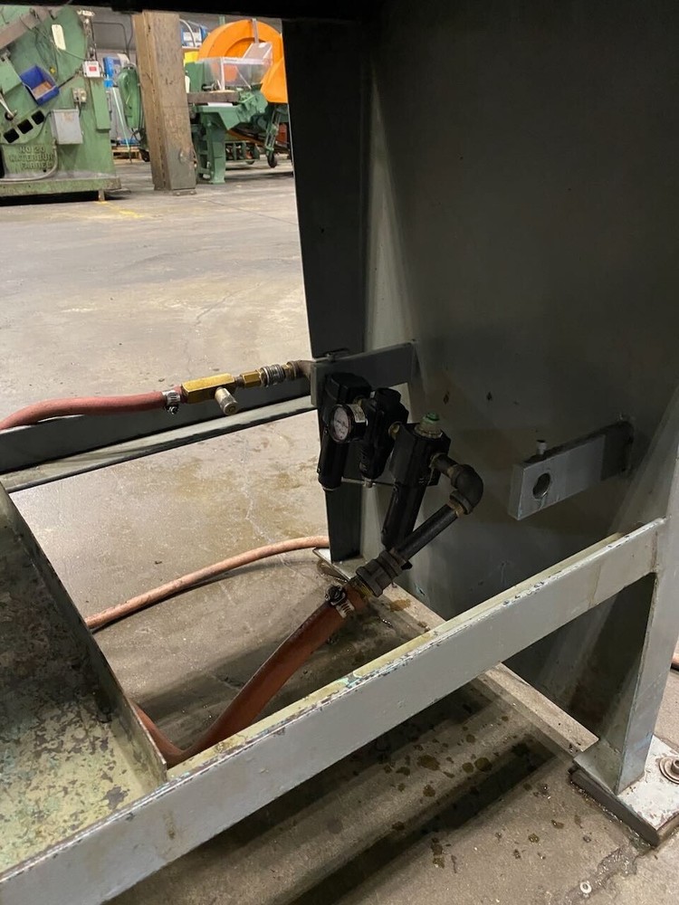 Lubow Model ML-10 pneumatic wire table bender