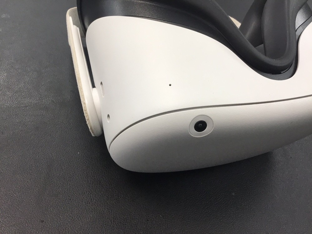 Meta Quest 2 VR Headset 64GB w/ Controllers