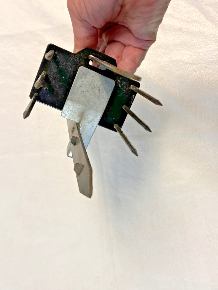 Sweeney's Deadset Black Mole Spring Trap Pest Control Non-Chemical Kill Trap