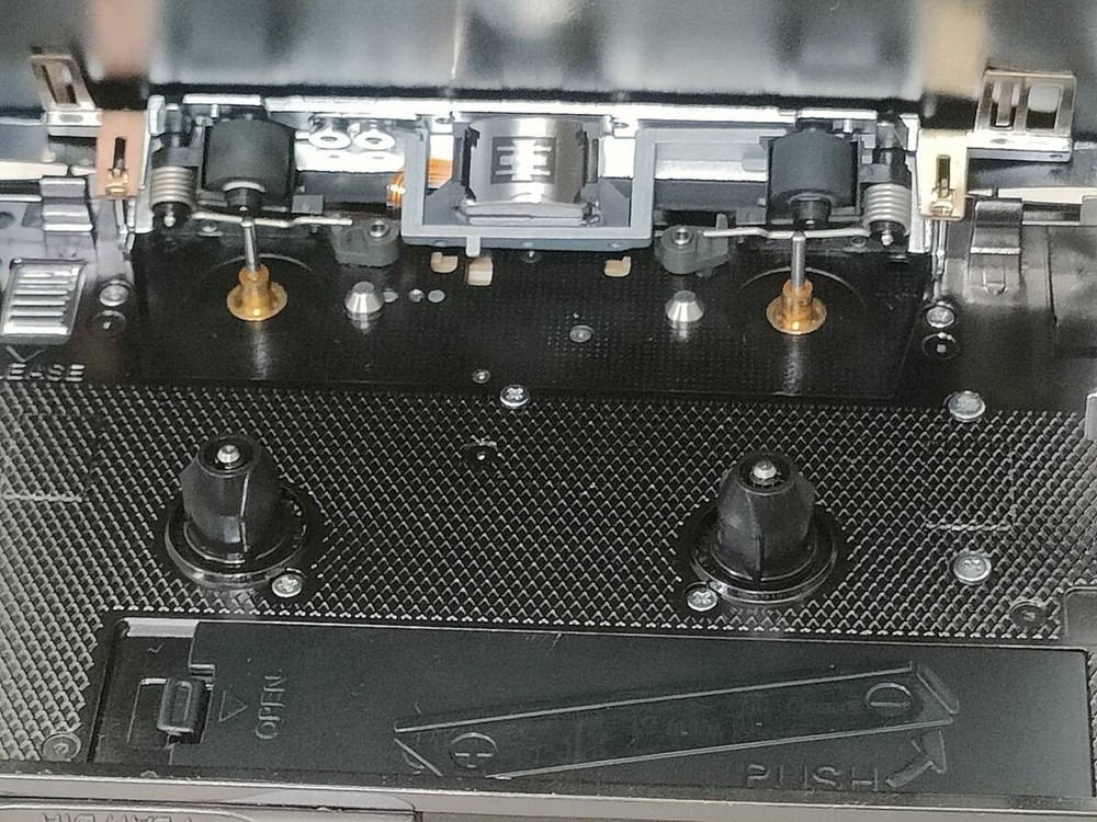 Serviced SONY WM-702