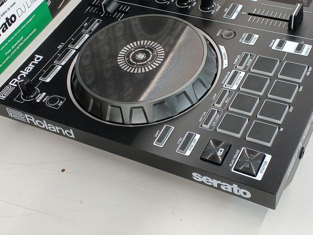 Roland DJ-202 2CH 4-Deck DJ Controller Serato USB Bus Powered Performance Pads
