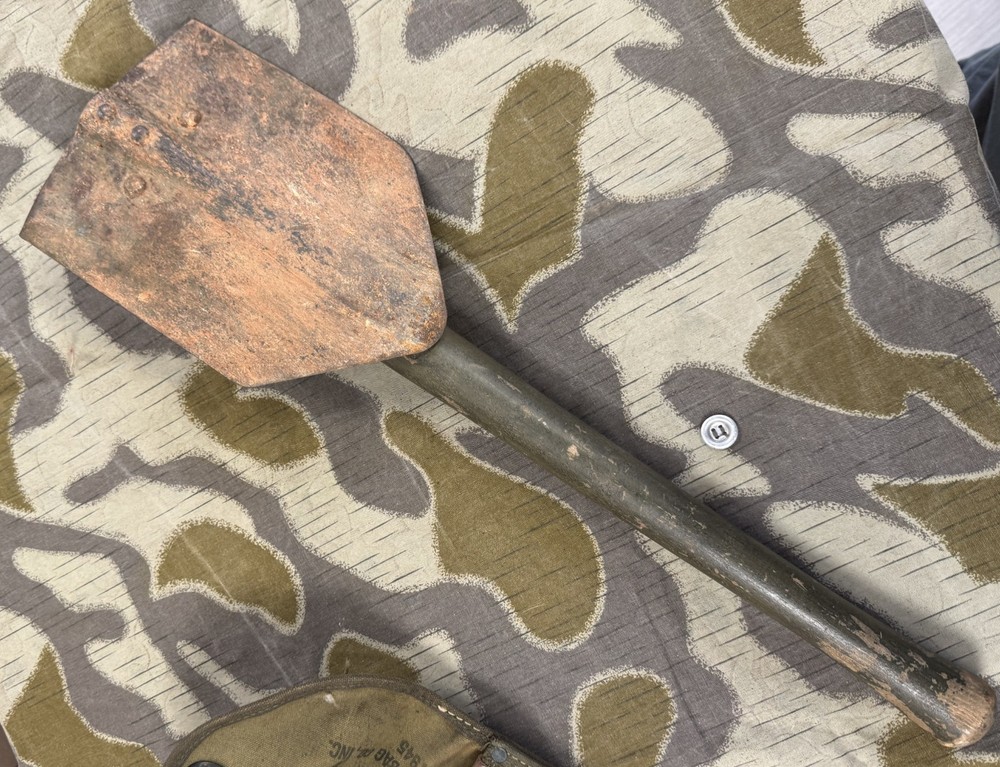WW2 US Army Entrenching Tool, E-Tool and Cover, b