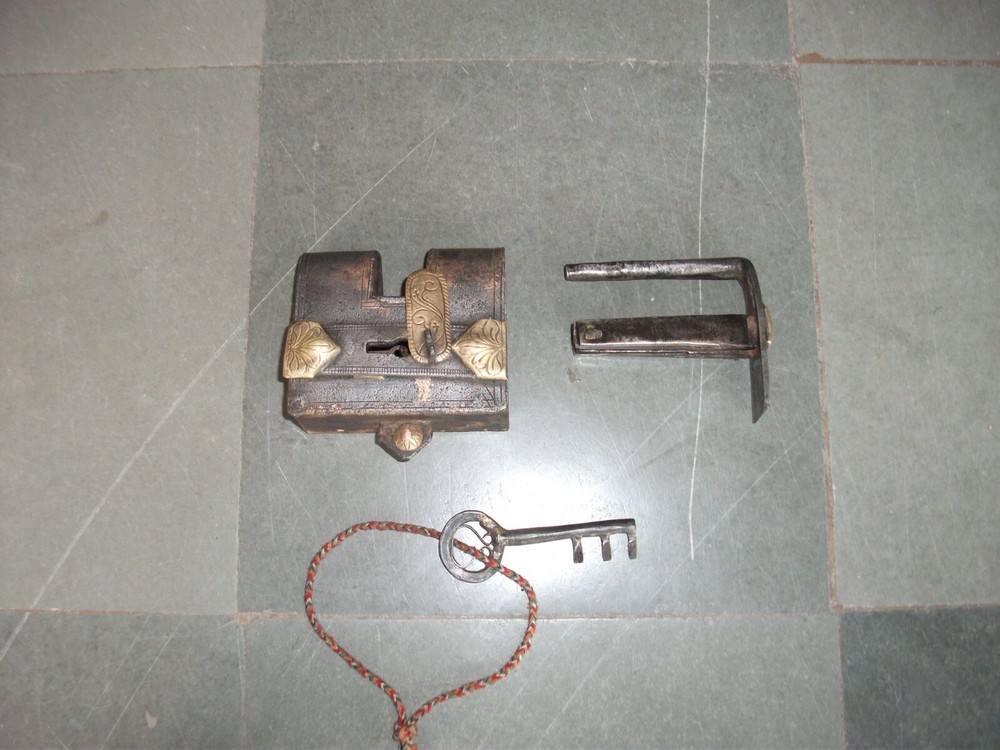 Vintage Iron Engraved Brass Fitted Handcarfted Solid Padlock