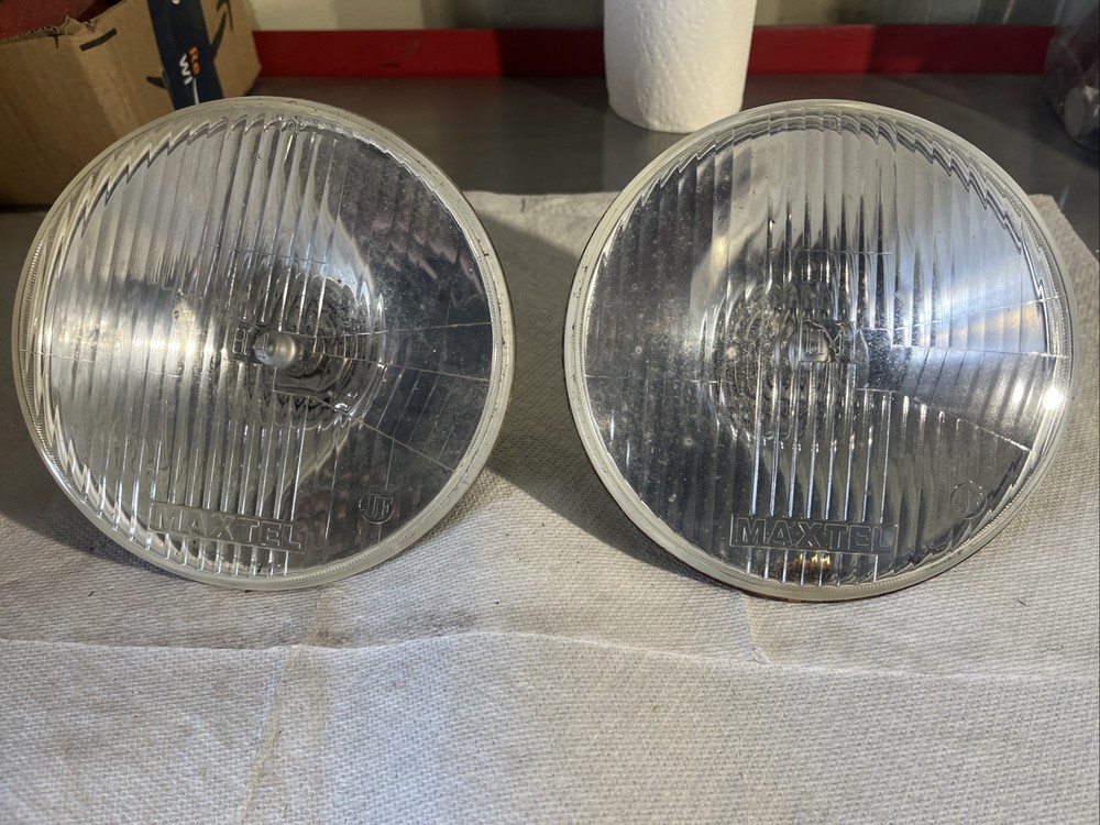 Peterbilt 359 Single Halogen Headlight Bulbs Used pair Maxtel