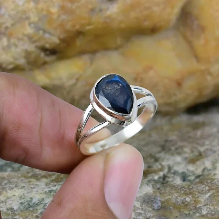 Solid 925 Sterling Silver Natural Blue Flash Labradorite Pear Gemstone Band Ring