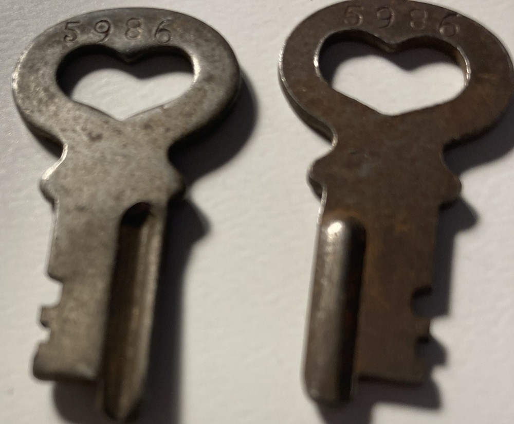 1 Eagle Suitcase Trunk Key