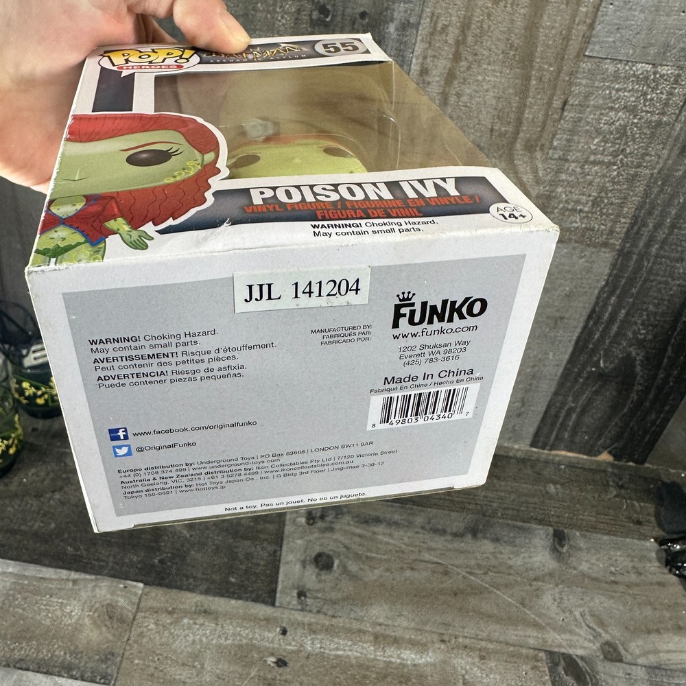 funko pop poison ivy 55 Arkham Asylum (box Damage)