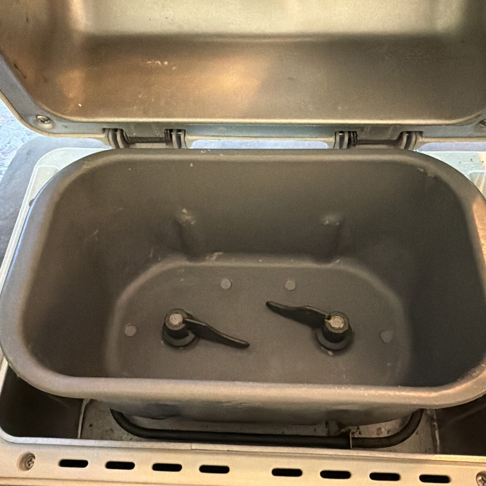 Zojirushi Home Bakery BBCC-V20 Bread Maker Machine 2lb Programmable Tested Works