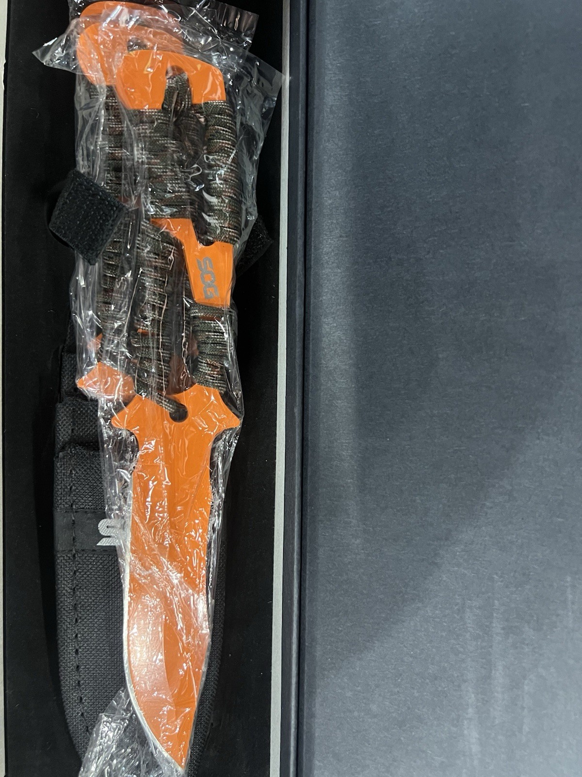 SOG LIMITED EDITION ORANGE THROWING KNIVES