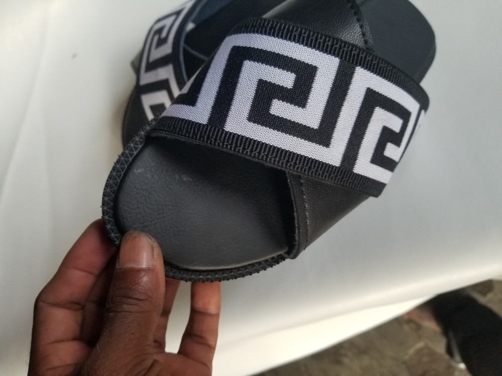 A crosss strap handmade leather sandals for men.