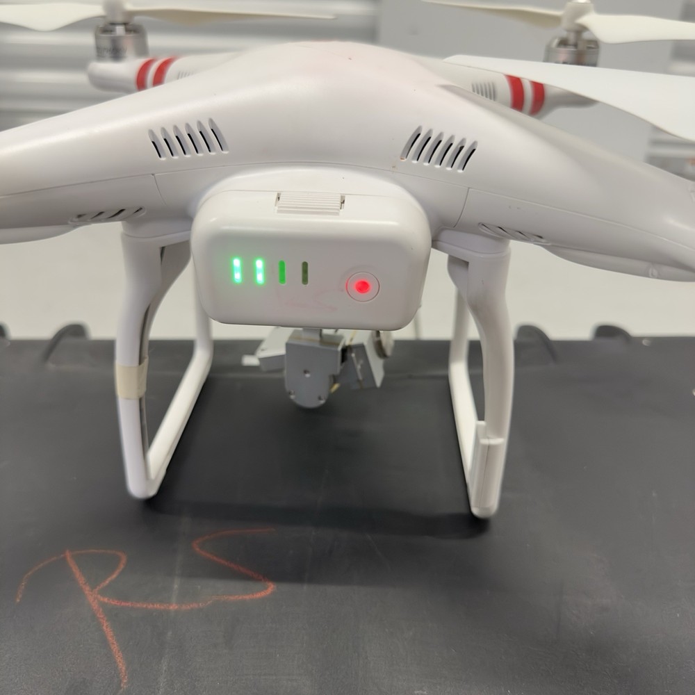 DJI PHANTOM 2 VISION + with case, 2 Used Batteries & Range Extender