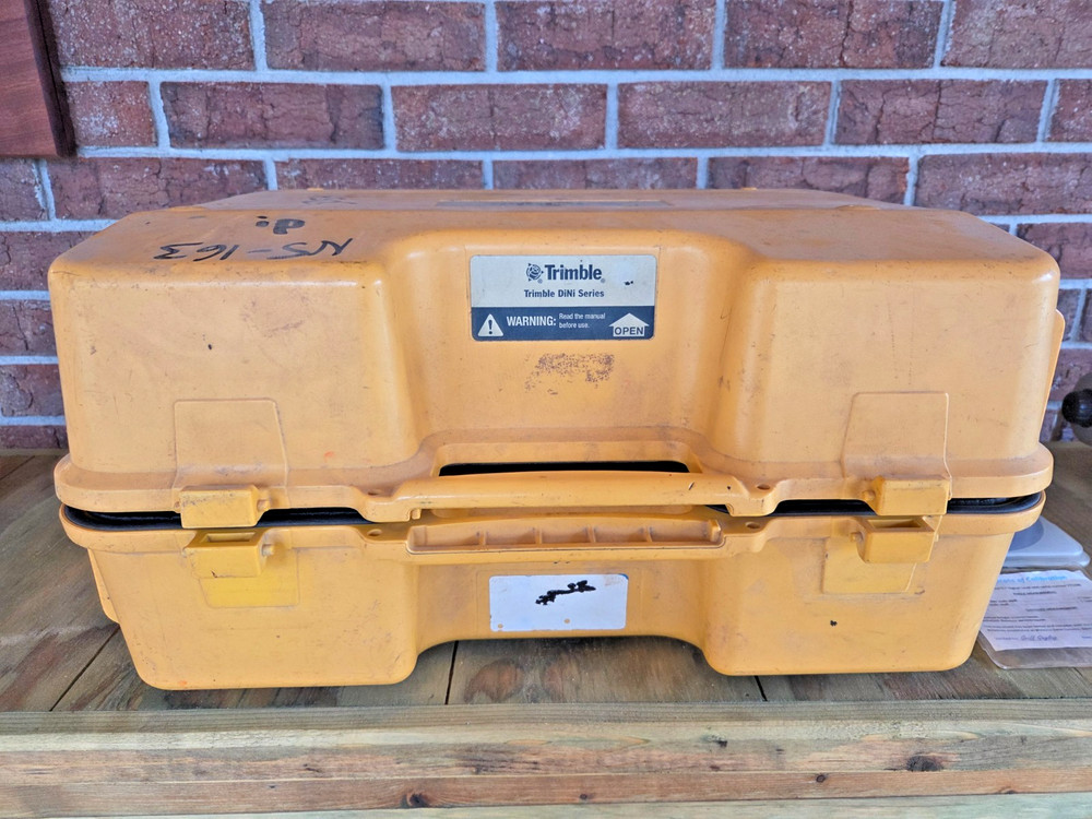 TRIMBLE DiNi 0.7 MM AUTOMATIC DIGITAL MEASUREMENT LEVEL MODEL 7 8070 017 AS IS