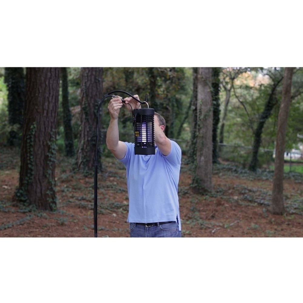Black Flag 1/2-Acre 2000V Bug Zapper