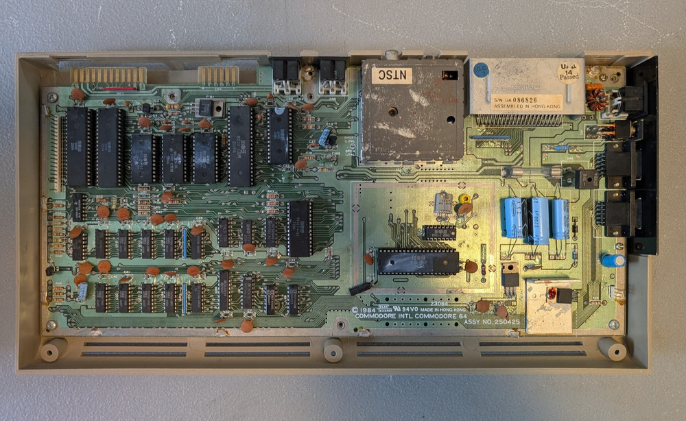 Commodore 64 - Fully tested, missing screws
