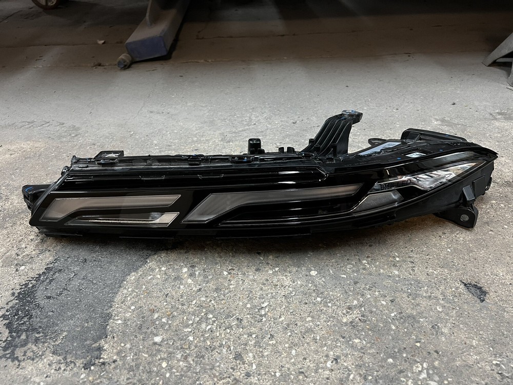 2023 BMW X7 LT upper lamp