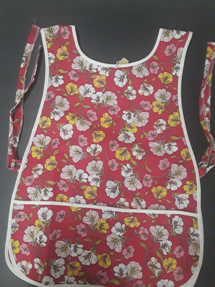 Large Butterfly Fashion Three Pockets Kitchen Aprons