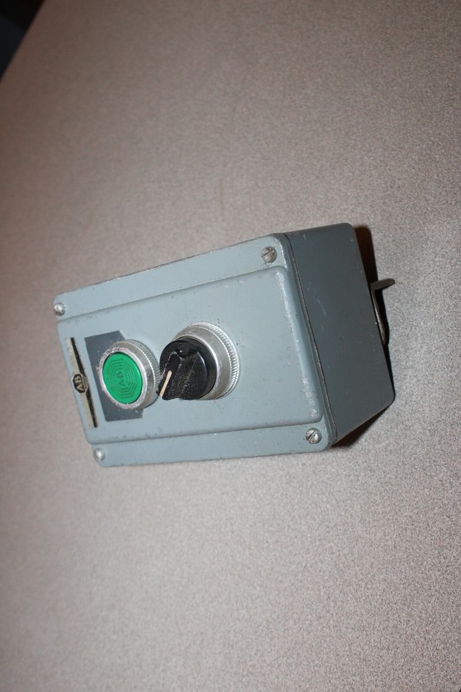 Allen & Bradley Manual Start Switch