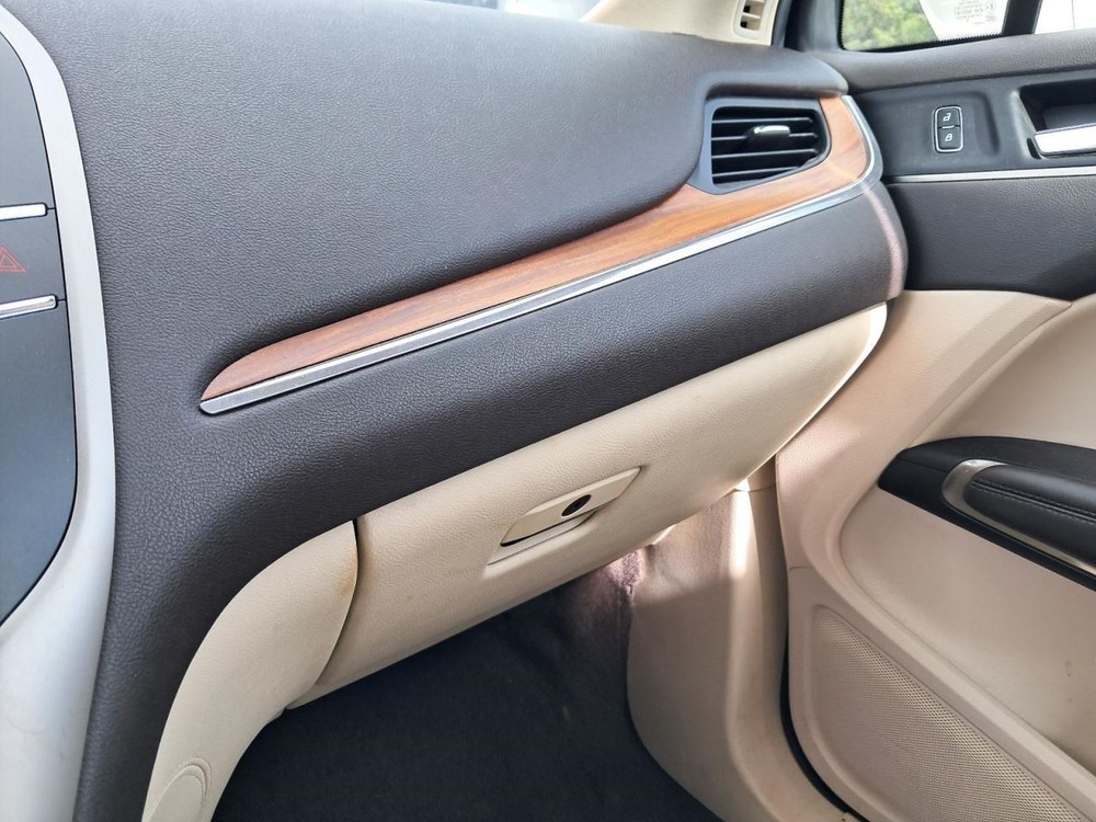 MKC 2016 Glove Box 4815802