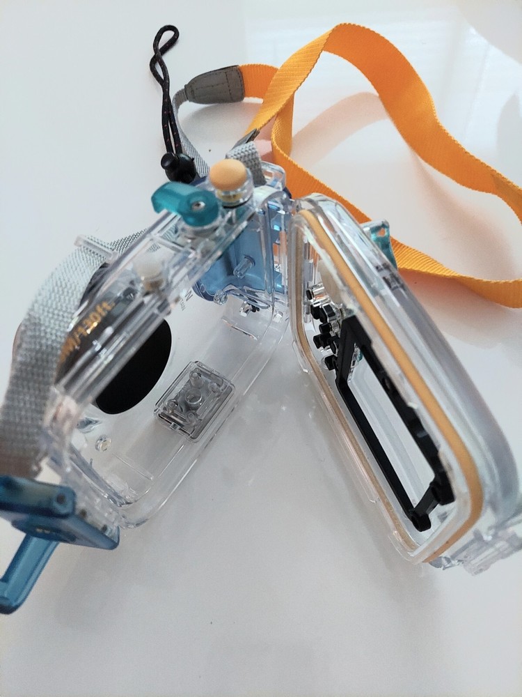 Canon WP-DC9 Waterproof Case for SD800 IS Camera. Hand/Shoulder Strap/ Diffuser.