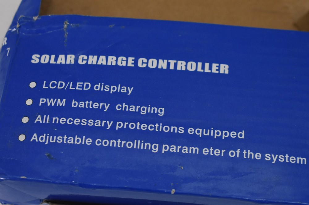 Solar Charge Controller White Module LCD/LED Display PWM Battery Charge