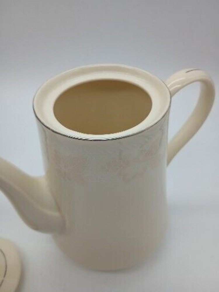 Budlet Teapot Ivory Fine China Leaf Vine Pattern
