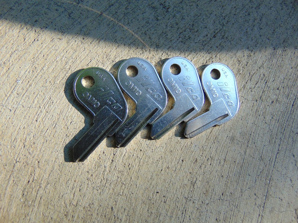 4 KEYS OUTBOARD OM10 UNCUT KEYS LOCKSMITH