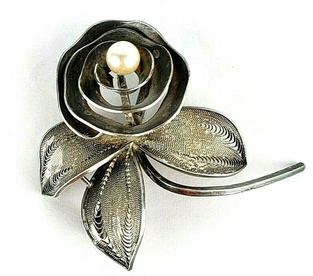 Silver Floral Flower Mesh Brooch Pin Single Pearly Accent