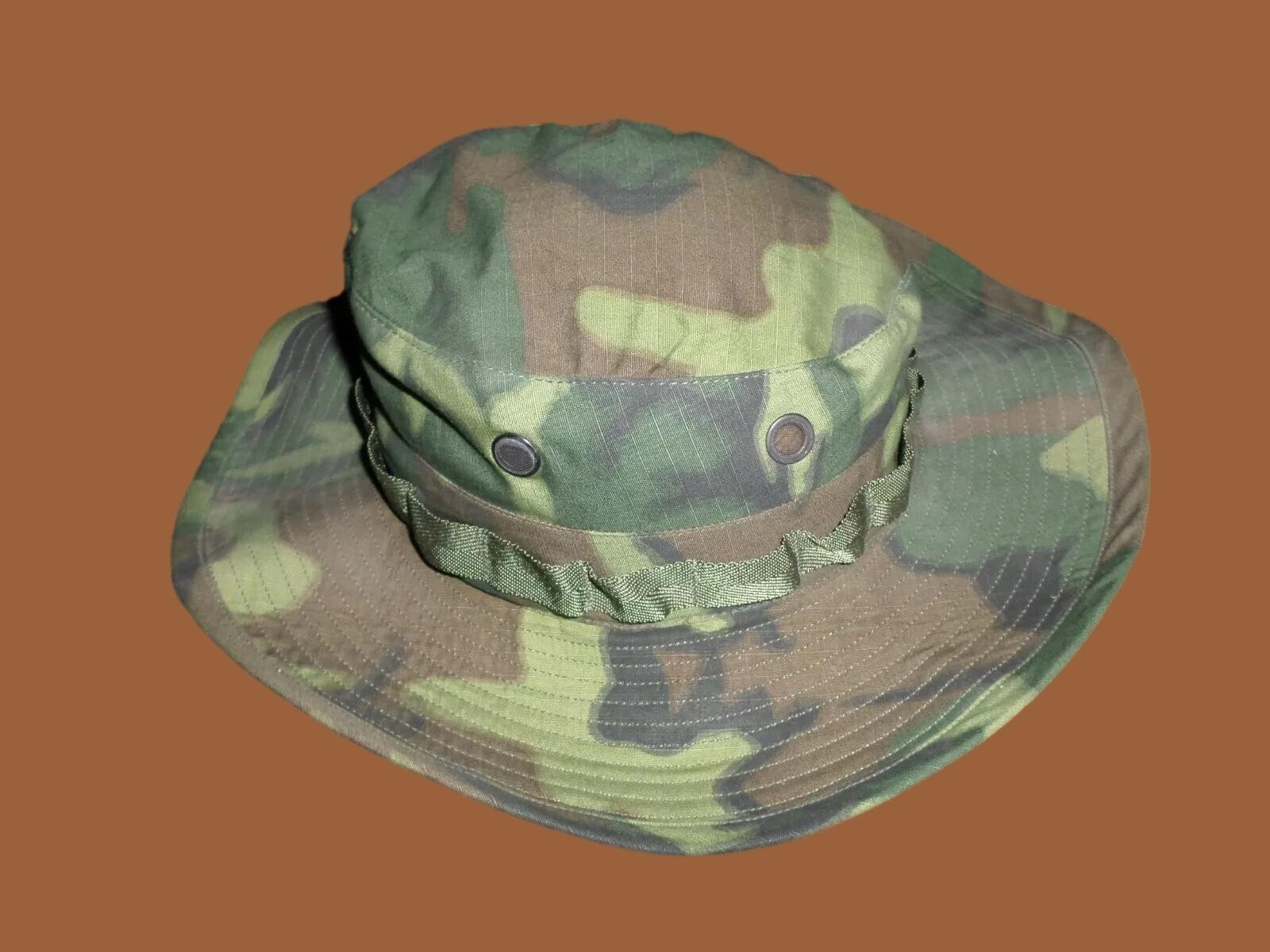 U.S MILITARY ISSUE VIETNAM JUNGLE HAT CAMOUFLAGE BOONIE HAT GENUINE 1968 SURPLUS