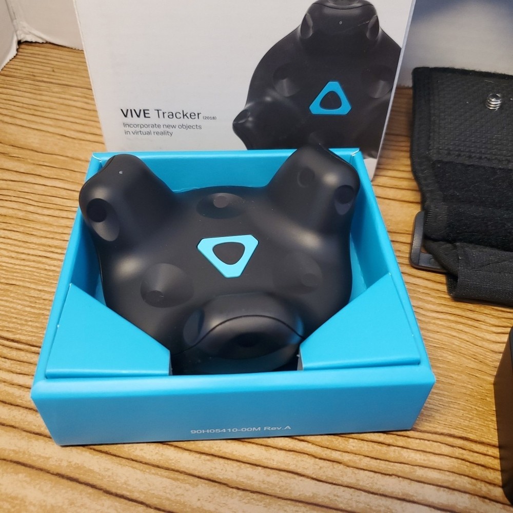 2x HTC Vive Tracker 2018 2.0 Full Body Tracking VRChat - Complete Dongle Straps